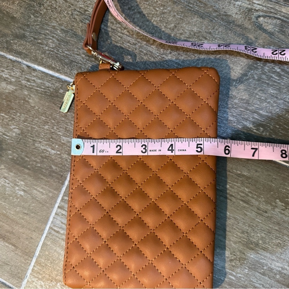 Luxurious Tan Quilted Leather Wristlet Clutch - Picture 6 of 8